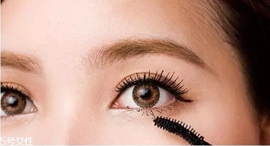 要去面試了，換個合適的妝容再去吧