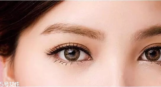 要去面試了，換個合適的妝容再去吧