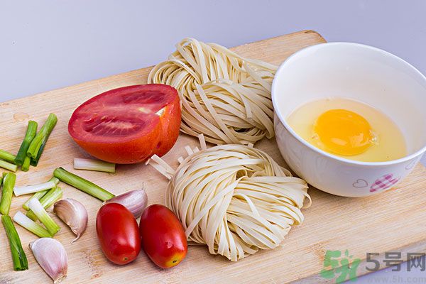 胃不好晚上吃面條好嗎？晚上吃面條容易消化嗎？