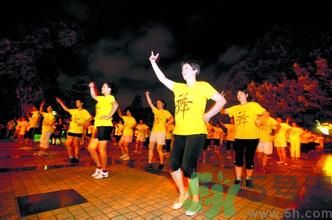 晚飯后跳廣場(chǎng)舞好嗎？晚飯后跳廣場(chǎng)舞有什么好處？