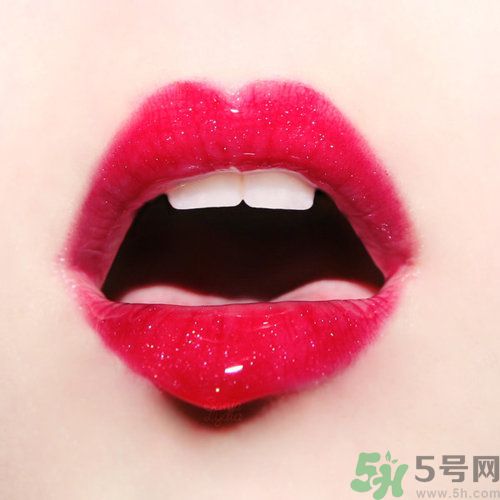 春天嘴唇干裂脫皮怎么辦？嘴唇為什么會脫皮？