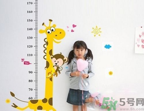 很多人都想長高一點(diǎn)，確長不高，只是想想而已，永遠(yuǎn)不行動(dòng)。很多人都嫌棄自己長得太矮了，卻沒有什么補(bǔ)救措施。不要以為成年后就不能改變自己身高了。按著這個(gè)來，你會(huì)發(fā)現(xiàn)不一樣！