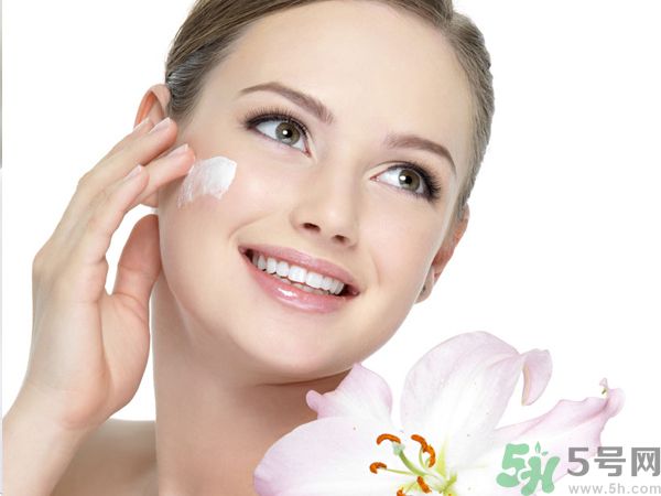 晚上怎樣護膚才是最好？晚上護膚的步驟有哪些?