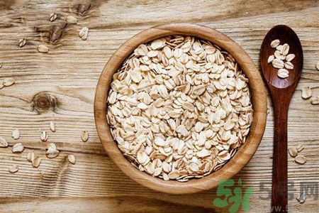 長痘痘肌膚干燥怎么辦？肌膚干燥吃什么食物好？
