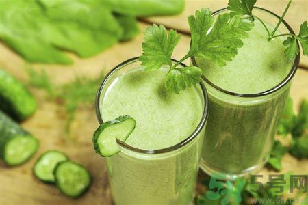 長痘痘肌膚干燥怎么辦？肌膚干燥吃什么食物好？