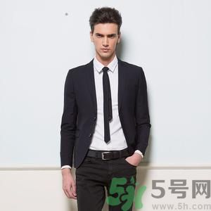 做仰臥起作可以練腹肌嗎？怎樣快速練出腹?。? width=