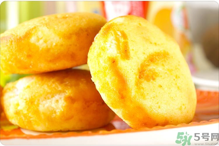 吃頭孢能吃蛋黃派嗎？蛋黃派里面有酒精嗎？