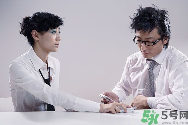 耳垂上有豎紋是怎么回事？山根有橫紋是什么??？