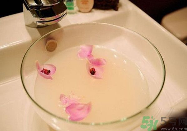 淘米水洗臉能祛斑嗎？淘米水洗臉可以美白嗎？