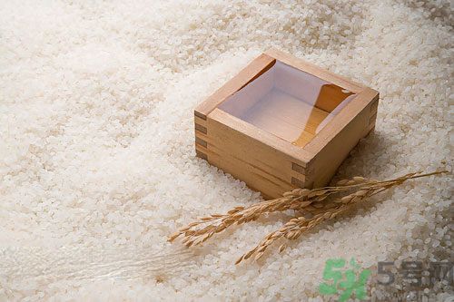淘米水洗臉能祛斑嗎？淘米水洗臉可以美白嗎？