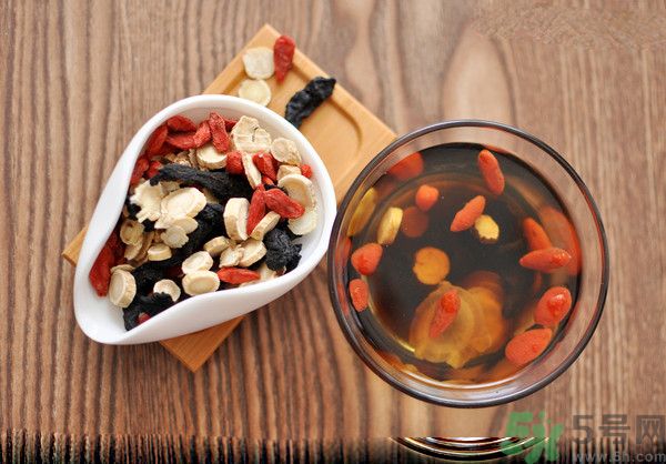 蕁麻疹會不會傳染？蕁麻疹怎么治才能好？