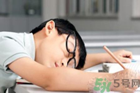 睡覺流口水是什么原因？睡覺流口水怎么辦？