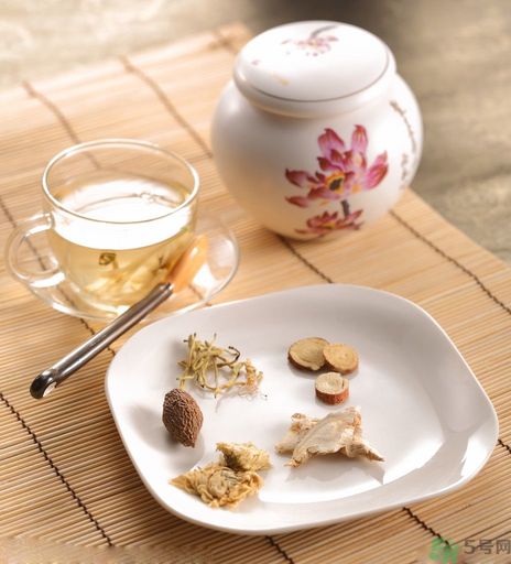 月經(jīng)有血塊是怎么回事？月經(jīng)有血塊怎么調(diào)理？