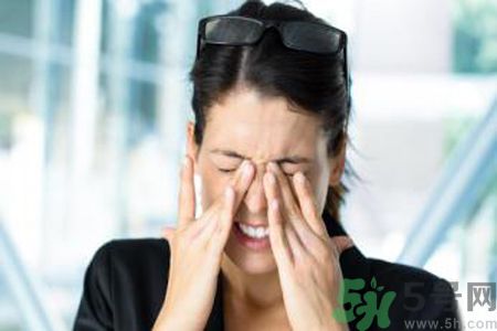 眼睛干澀怎么辦？眼睛干澀吃什么好？