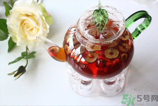 紅棗不能和什么一起吃？紅棗泡水喝會上火嗎？