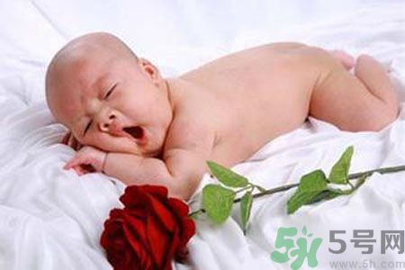 寶寶趴著睡覺好嗎？寶寶趴著睡覺是怎么回事？
