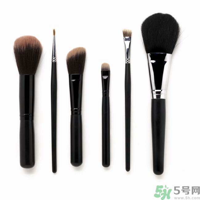 怎樣化妝不傷皮膚？化妝對皮膚有傷害嗎？