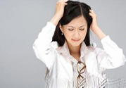 年輕人長白頭發(fā)怎么辦？年輕人長白頭發(fā)是什么原因？