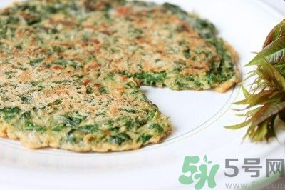 香椿雞蛋餅怎么做？香椿煎蛋餅做才能好吃？