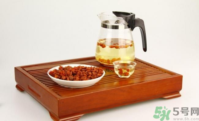 枸杞干吃好還是泡水好？枸杞怎么吃效果最好？