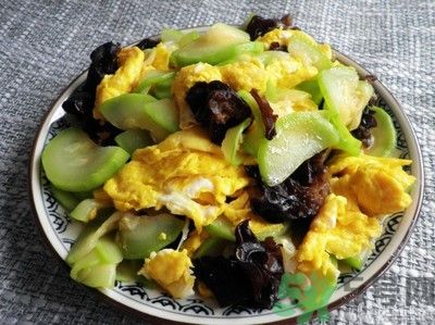 黑木耳怎么做好吃？黑木耳的家常做法？