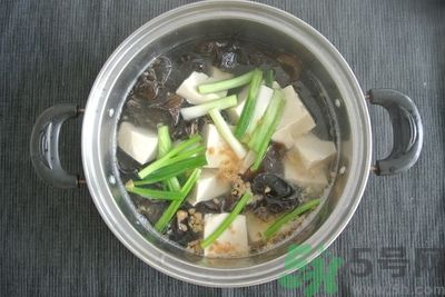 黑木耳可以治便秘嗎？黑木耳有什么食療的方法？
