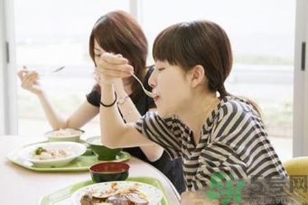 胃潰瘍吃什么食物好？調(diào)理胃潰瘍的方法有哪些？