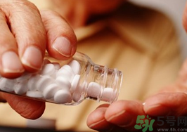 胃潰瘍的早期癥狀有哪些？胃潰瘍的癥狀有哪些？