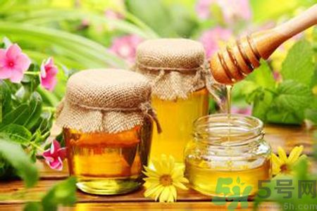 胃潰瘍可以喝蜂蜜嗎？服用蜂蜜要注意什么？