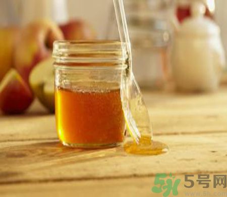 胃潰瘍可以喝蜂蜜嗎？服用蜂蜜要注意什么？