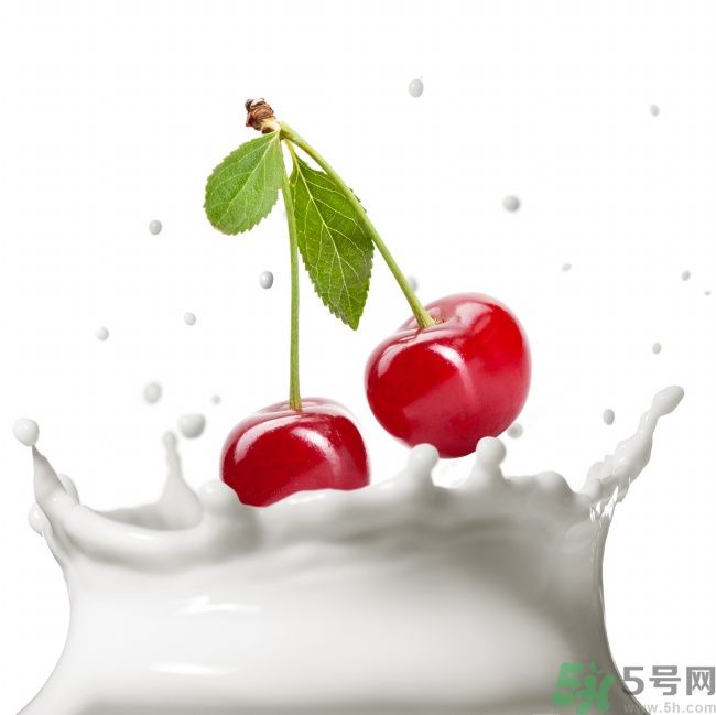 香蕉和牛奶可以一起吃嗎？牛奶可以和什么水果一起吃？