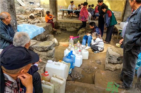 市民翻山排隊取靈水是怎么回事？靈水在哪里？