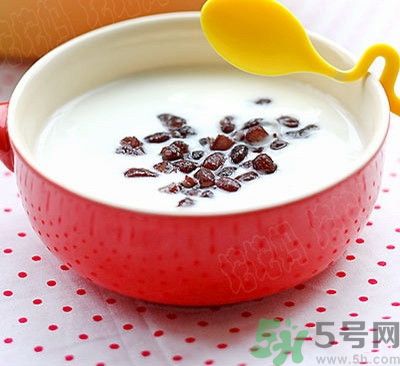 牛奶和酸奶哪個(gè)更加健康？牛奶和酸奶哪個(gè)更好？