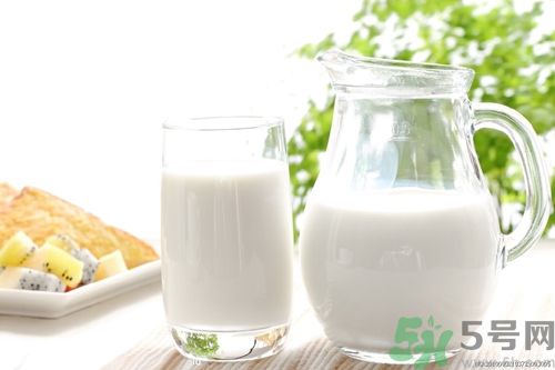 牛奶和酸奶哪個(gè)更加健康？牛奶和酸奶哪個(gè)更好？