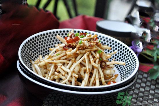 魚(yú)腥草可以燉雞湯嗎？魚(yú)腥草燉雞湯好不好？