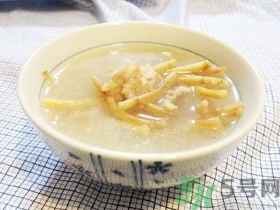 魚腥草可以和雪梨冰糖煮水喝嗎？魚腥草雪梨煲有什么好？