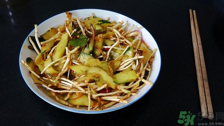 黃瓜可以和魚(yú)腥草涼拌一起吃嗎？黃瓜涼拌魚(yú)腥草好吃嗎？