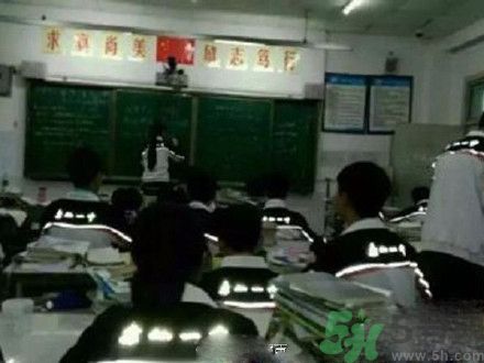 校服帶反光標(biāo)志防早戀是怎么回事？校服為什么要帶反光標(biāo)志？