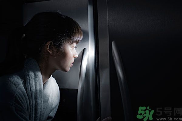 晚上12點(diǎn)吃東西好嗎？晚上12點(diǎn)吃東西會(huì)胖嗎？