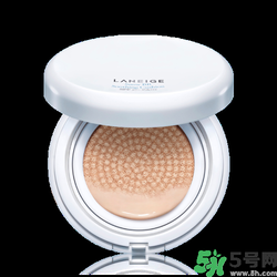 蘭芝氣墊bb13號跟21號哪個更白？蘭芝氣墊bb色差大嗎？