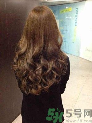 自己怎么吹卷發(fā)？吹卷發(fā)的小竅門？