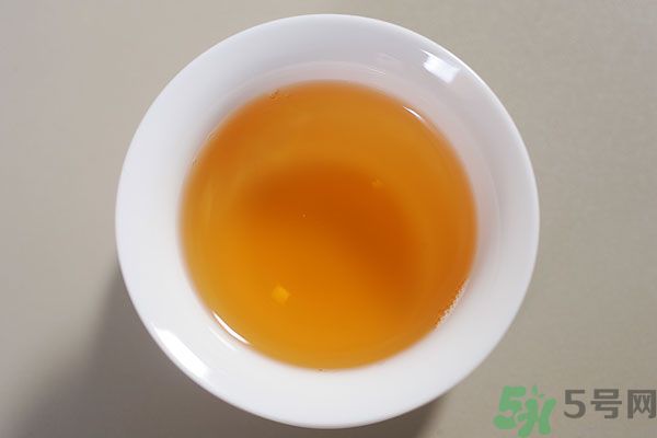 早上起床喝白開水好嗎？喝白開水好還是茶水好？
