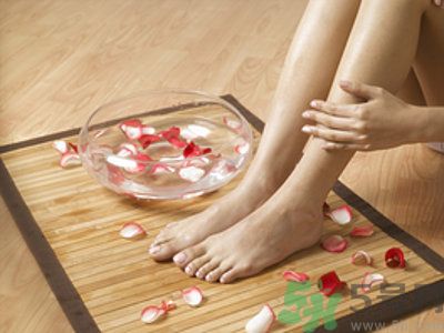 用醋泡腳能治腳臭嗎？泡腳放醋能除腳臭嗎？
