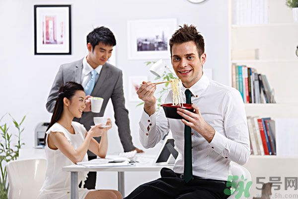 滿漢宴方便面煮著吃泡著吃哪個好？