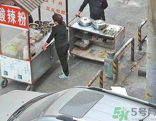 住窩棚夫婦倆十多年堅守女兒失蹤路口 如何預(yù)防孩子走失？