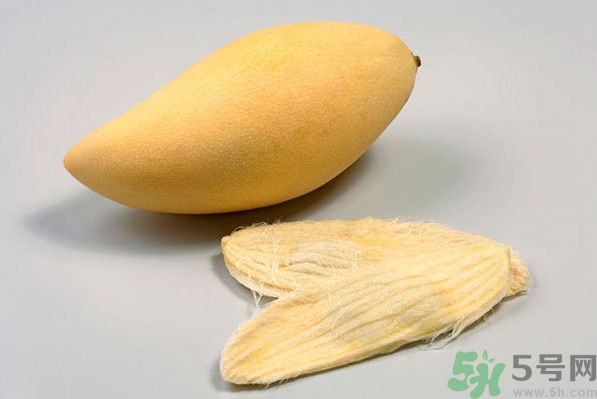 香瓜和芒果能一起吃嗎？香瓜和芒果一起吃肚子疼怎么回事