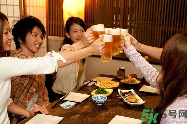 喝酒怎樣才能不傷身？飲酒要注意些什么？