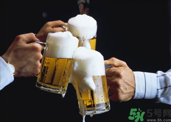 喝酒怎樣才能不傷身？飲酒要注意些什么？
