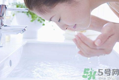 洗臉用冷水還是熱水好？用冷水洗臉好不好？
