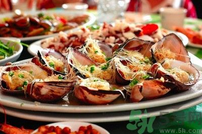 吃海鮮能喝啤酒嗎？吃海鮮為什么不能喝啤酒？